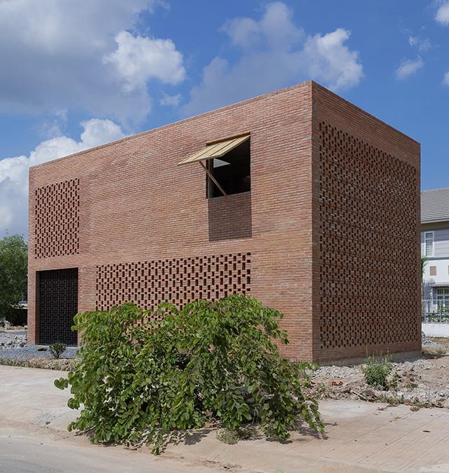 LT House