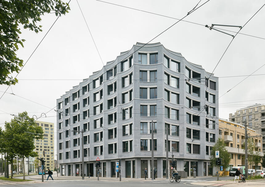 Apartment Building in the Docklands (Antwerpen, BE)
