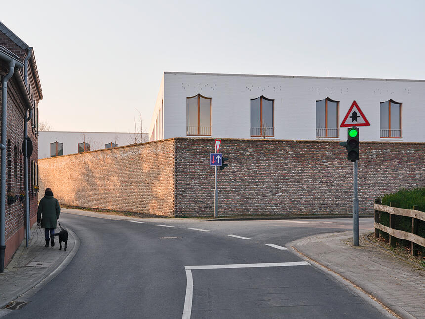 Weiterbau eines ummauerten Gartens (Erftstadt, DE)