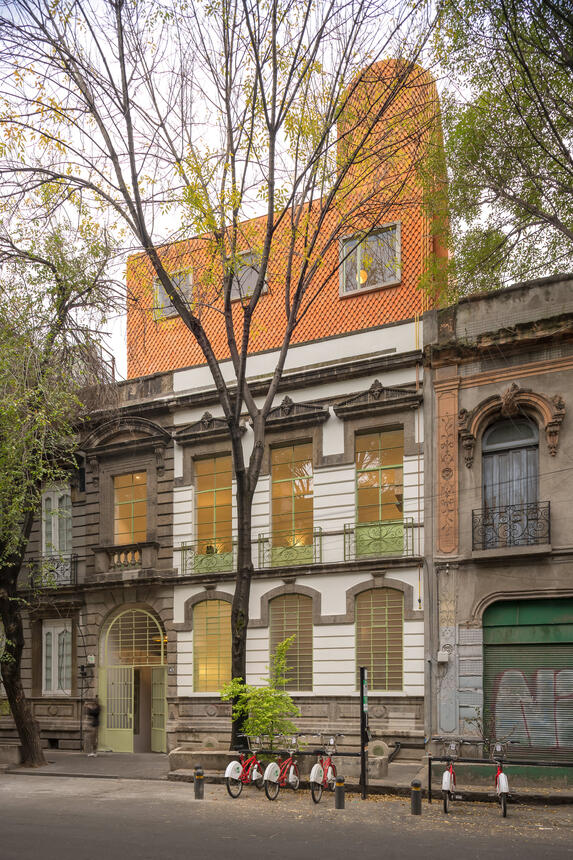 T42 Facade