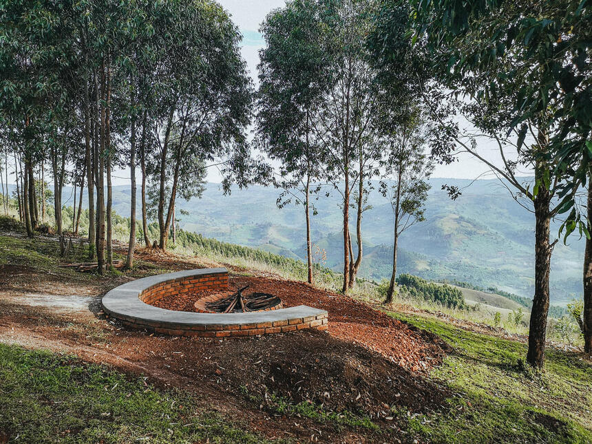 Ausbildungszentrum mit Forstfarm und Herberge in Buhweju (Uganda)
