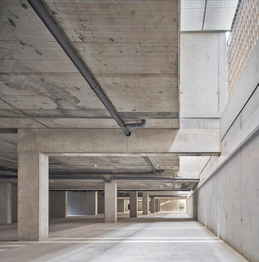 HABITABLE LATTICE (54 Social Housing in Bon Pastor)