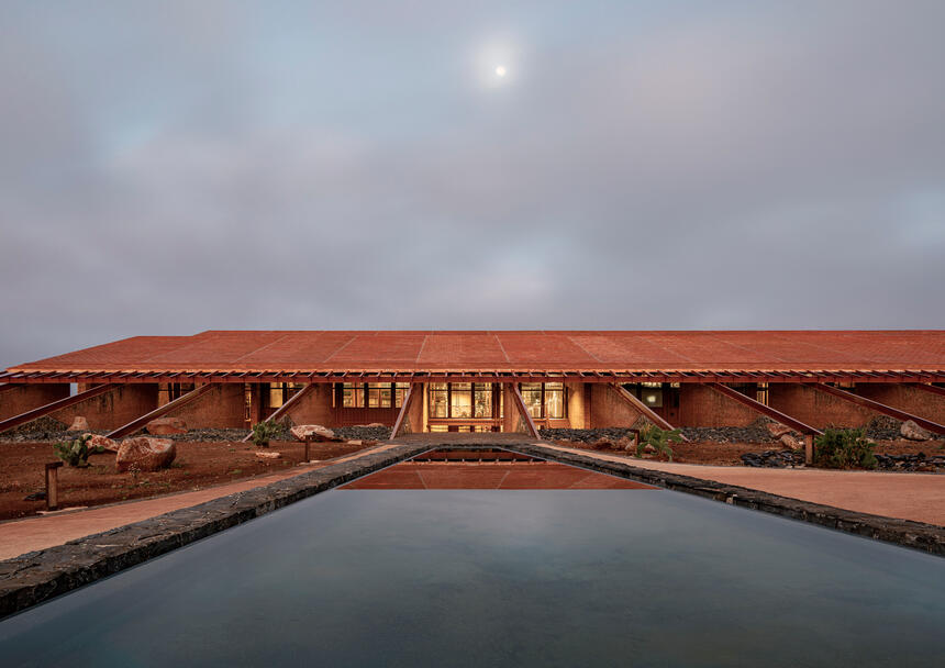 Bottling warehouse and offices for Clase Azul