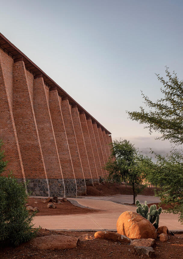 Bottling warehouse and offices for Clase Azul