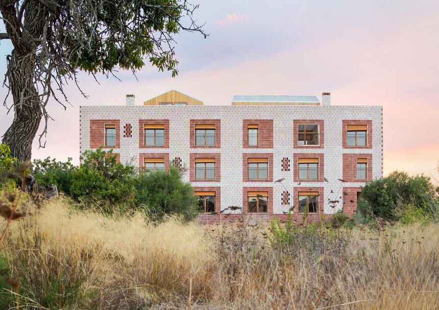 24 PUBLIC DWELLINGS IN PLATJA D'EN BOSSA