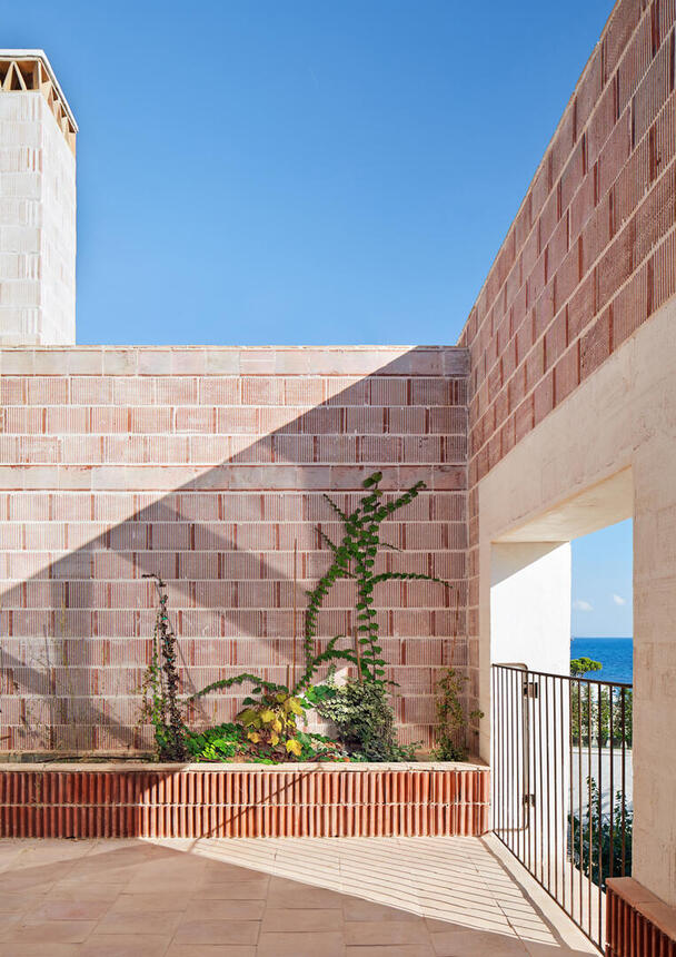 24 PUBLIC DWELLINGS IN PLATJA D'EN BOSSA