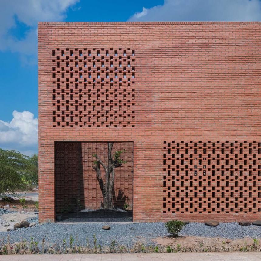 LT House