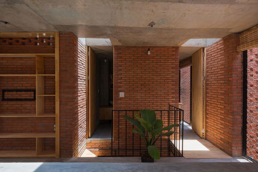 LT House