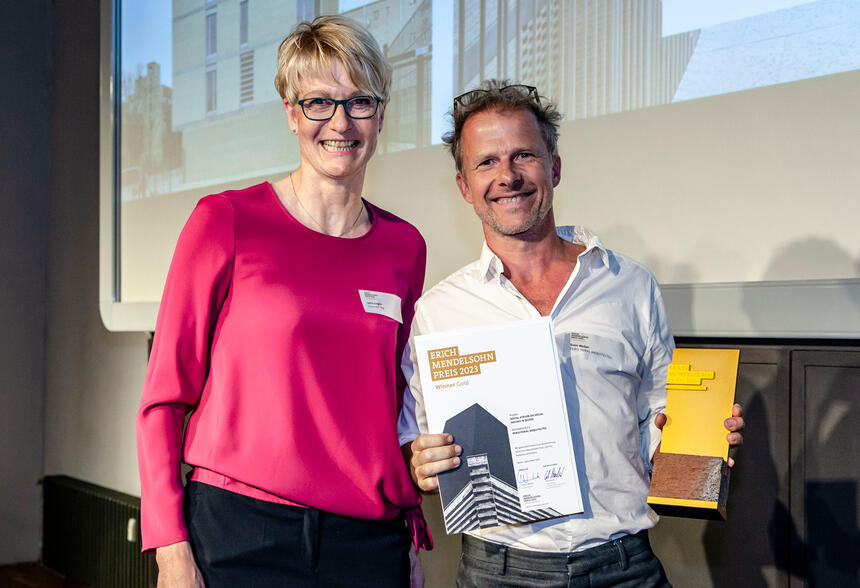 Jutta Engler (Petersen Tegl) mit Sven Weber (Peris+Toral Arquitectes)