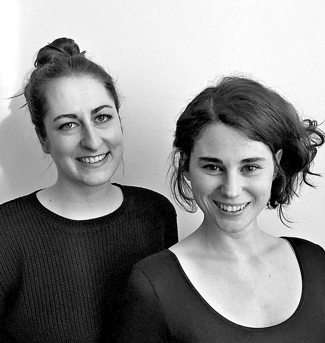 Ein Schwarz-Weiß-Porträt der beiden Newcomer-Architektinnen Sina Pauline Riedlinger (links) und Franziska Käuferle (rechts).