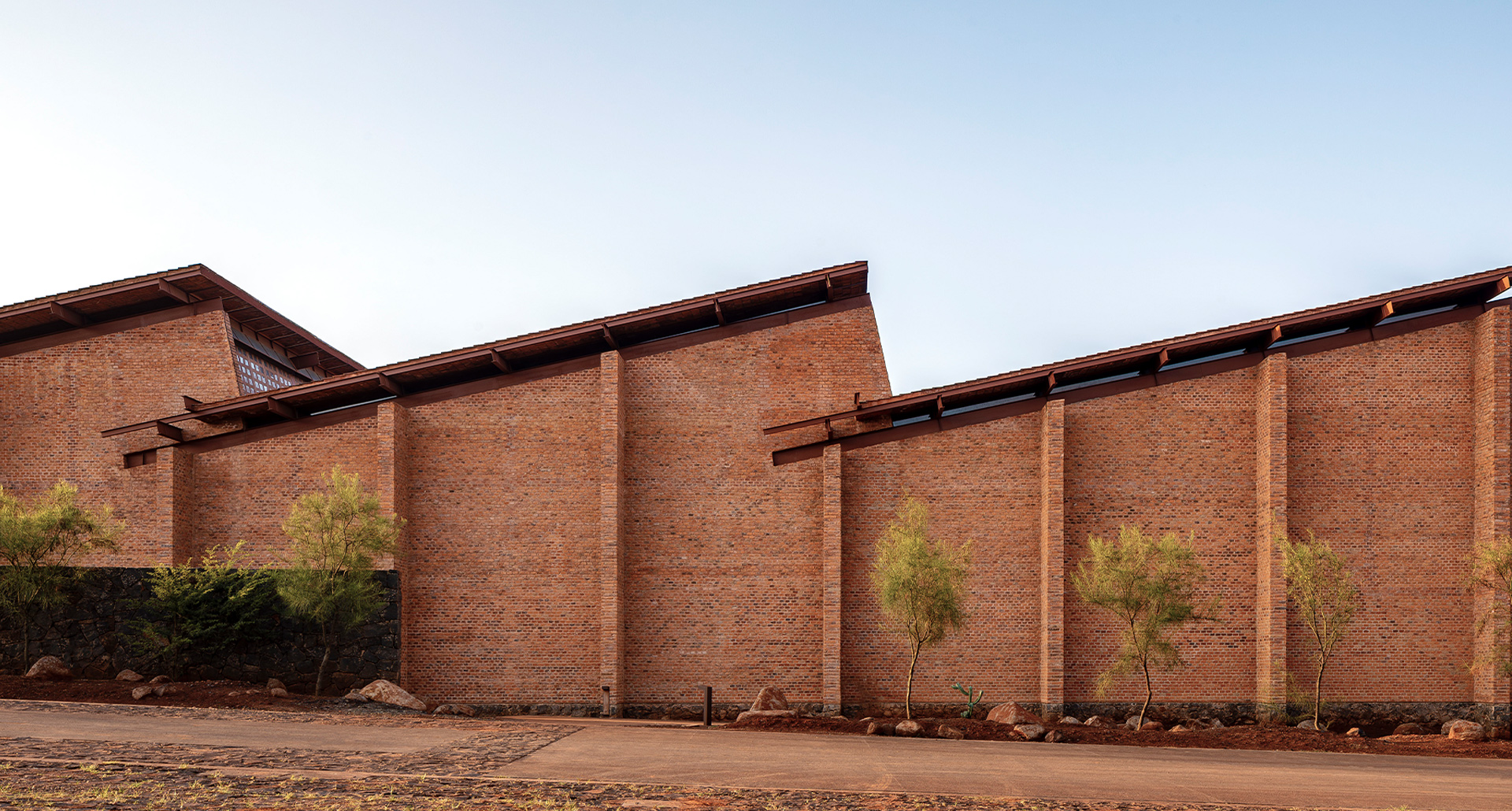 Bottling warehouse and offices for Clase Azul